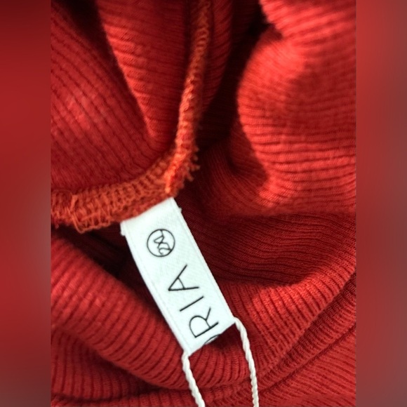 REORIA Women's Red Turtleneck Long Sleeve Ribbed Slim Fit - Picture 3 of 3